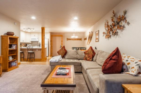New Listing Updated 1 bedrm 1 bath Summit H Building #95 condo Just steps to Eagle Lodge sleeps 4